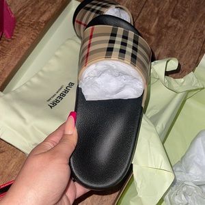 Burberry slides sandals